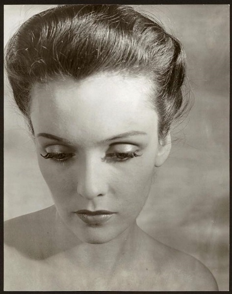 Portrait au visage étiré Paris 1937 vintage