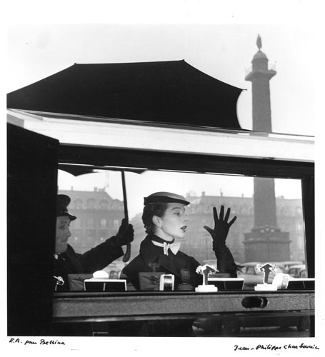 Jean Philippe Charbonnier - Bettina in Place Vendome, Paris 1953 ©Jean Philippe Charbonnier GAMMA RAPHO