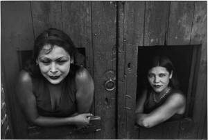 Prostitute. Calle Cuauhtemoctzin, Città del Messico, Messico 1934. © Henri Cartier-Bresson / Magnum Photos.