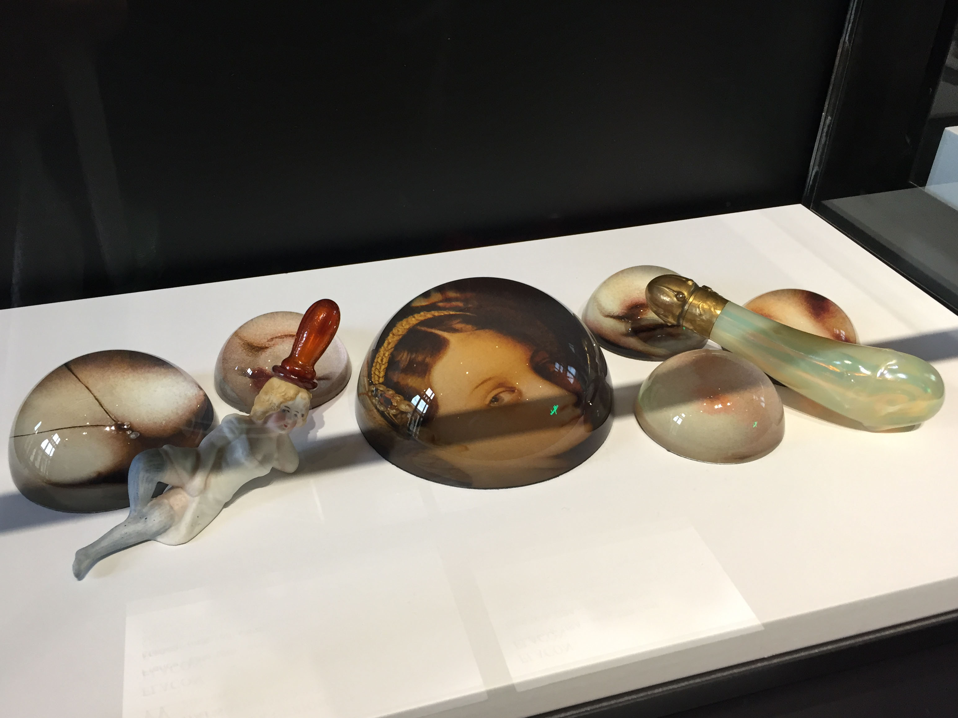 Flaconi in porcellana e vetro, Francia e Usa, 19°-20° secolo