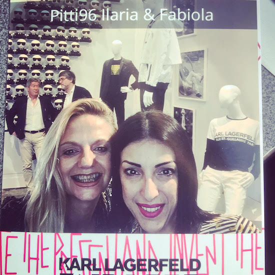 Selfie allo stand di Karl Lagerfeld