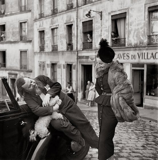 Berard con modella vestita Dior fotografati da Richard Avedon nel 1947