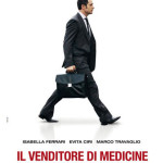 Il venditore di medicine: recensione del film con Claudio Santamaria e… Marco Travaglio!