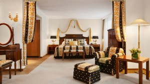 Royal-Suite-CorvinusBedroom-Kempinski-Hotel-Corvinus-Budapest