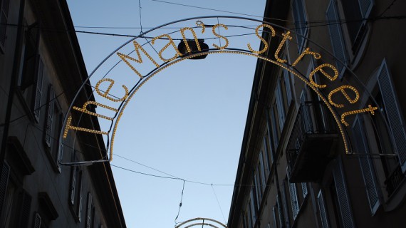Gianni Biondillo ci porta nell’incanto delle sirene milanesi della moda