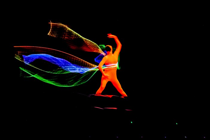 Electricity, quando la danza colora la luce Electricity, quando la danza colora la luce