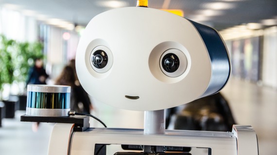 Ciao sono Spencer, sono un robot e lavoro all’aeroporto di Amsterdam