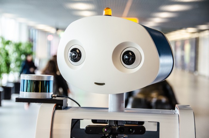 Ciao sono Spencer, sono un robot e lavoro all’aeroporto di Amsterdam