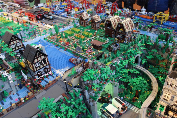 City Lego, la città costruita con sette milioni di mattoncini