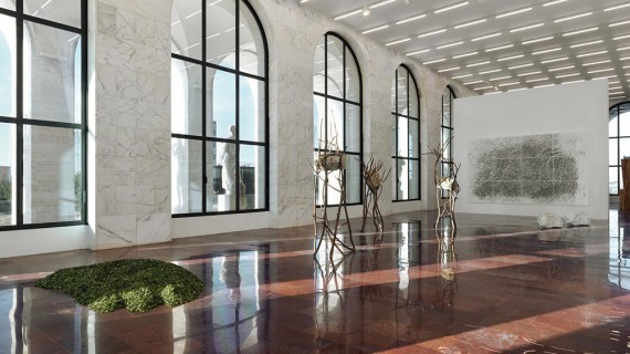 L’arte povera di Giuseppe Penone in mostra dalla settimana dell’alta moda