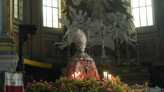 San Gennaro: la festa tra sacro, profano ed il tesoro più prezioso