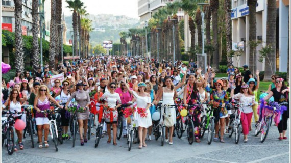 Fancy Women Bike Ride, donne in bici a Milano