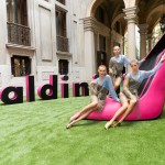 Gimmi Baldinini e il giant toy stiletto rosa shocking
