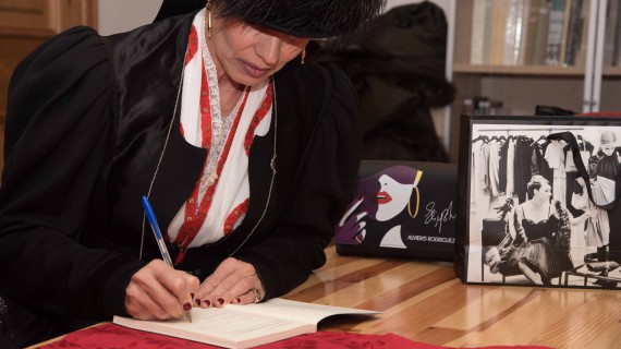 Libri sotto l’Albero: CIAO CIAO CORTINA di Elisabetta Dotto