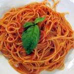 Gli Spaghetti alla Bolognese con il ragù di carne o con il tonno: cosa bolle in pentola?