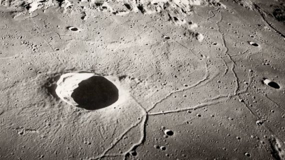 Moon Mood: osservare la luna nella notte di San Lorenzo indossando le fasi lunari