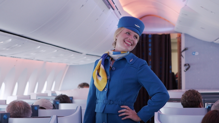 KLM: sfilata ad alta quota omaggia le storiche divise delle hostess!