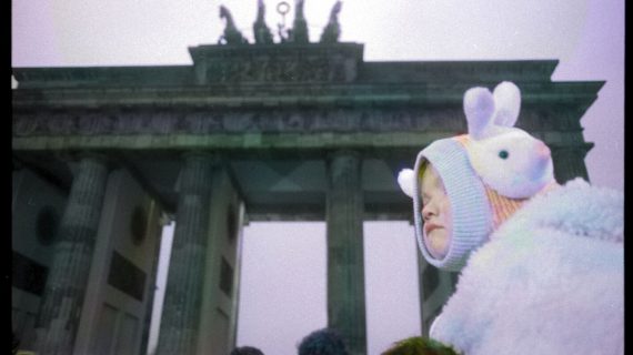 30 anni fa cadeva il Muro di Berlino. Le foto inedite di Massimo Golfieri