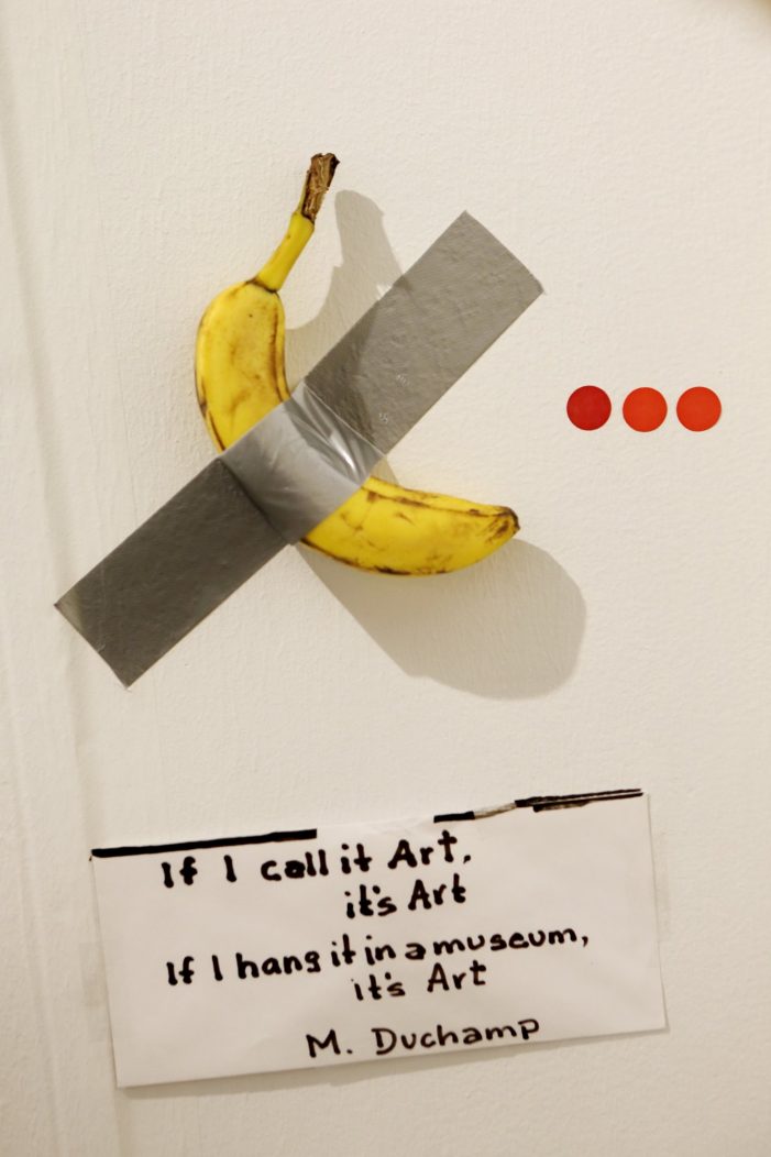 Art Basel Miami Beach: una banana ci seppellirà