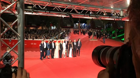 Oscar 2023, tutto cambia, dal colore del fu red carpet in poi. Quali saranno i fashion trends?