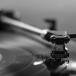 70 anni e non sentirli: un focus sulla storia e sul mercato di oggi dei dischi in vinile