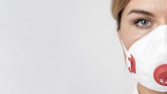 Mascherina e moda: da dispositivo di protezione a capo di abbigliamento