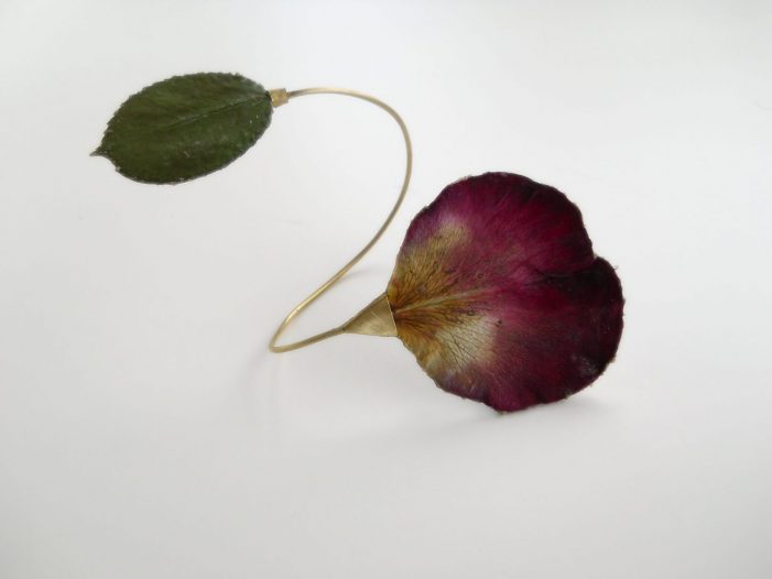Il gioiello e la rosa: intervista per ripercorrere la simbologia di questo fiore nella storia del gioiello