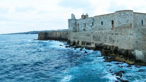 Mare grigio, l’ultimo sole di Matilde Guarducci