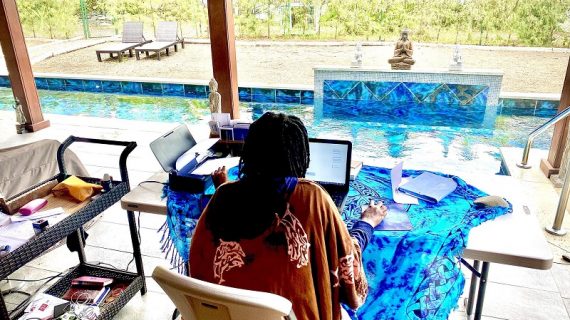 Lockdown in Barbados, foto stay home. Scatti della quarantena a Bridgetown