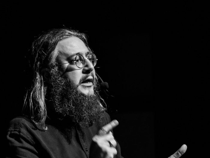 Il Poeta Parlante. Intervista a Roberto Mercadini