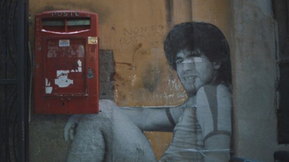 Ciao Diego! Il film Maradonapoli su Infinity ricorda l’amore folle tra Napoli e Maradona