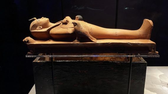 I riti funebri più strani al mondo dove la morte diventa una festa