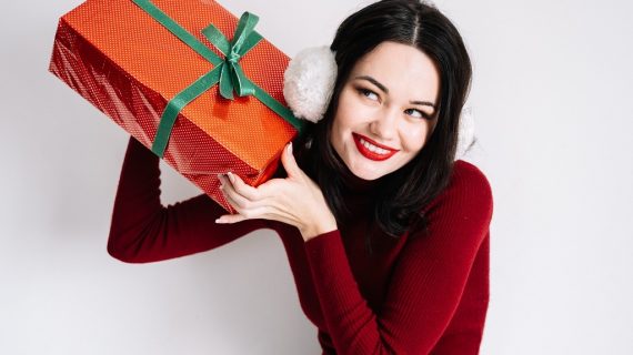 Canzoni sotto l’albero: i migliori brani da ascoltare durante le feste natalizie