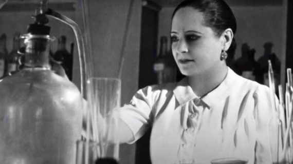 La speranza di Sofia: i colori della bellezza attraverso la storia della cosmesi