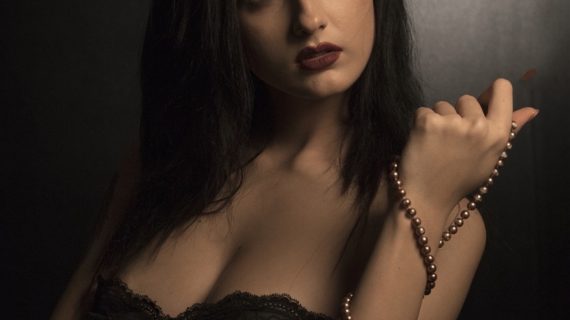 Indispensabile e conturbante, celebriamo oggi la storia rivoluzionaria della lingerie femminile: il Reggiseno