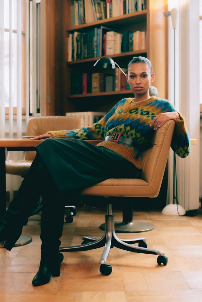 Momonì. business woman