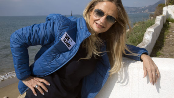 Cielo e mare si incontrano con un nuovo modo di vestire e viaggiare in un futuro sostenibile
