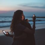 Tinder: come funziona l’amore ai tempi delle app. Anime gemelle o casi umani?