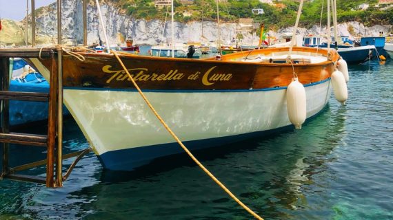 Viaggio a Ponza: un tour privato in barca alle Isole Pontine