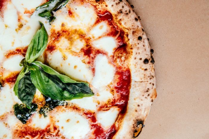 Storia e curiosità sulla pizza: la più amata, la più invidiata