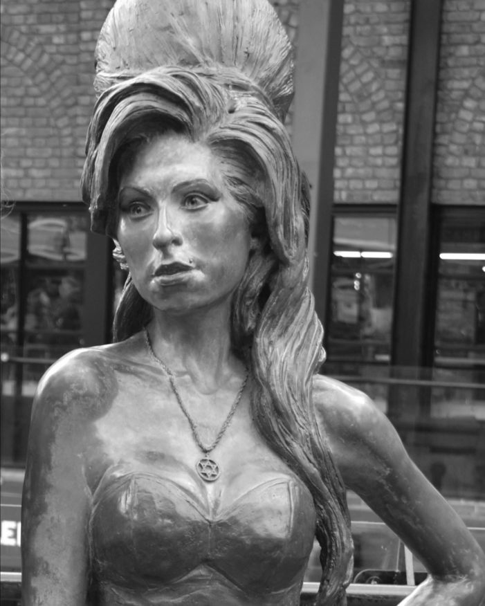 Al cospetto della Amy Winehouse di Camden Town nel giorno del suo compleanno