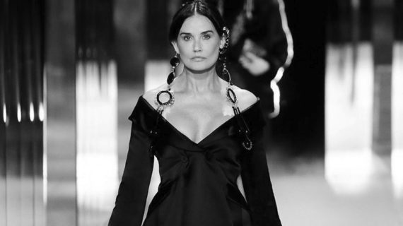 Demi Moore, sex symbol degli Anni ’90 compie oggi 59 anni.