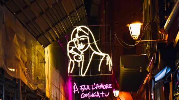 Un tour fotografico natalizio per ammirare le luminarie artistiche di Bologna