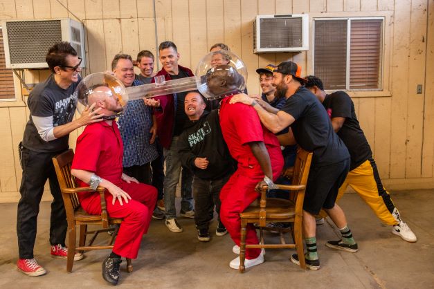 Jackass Forever: la commedia irriverente, tratta dall’omonima serie tv, esce nelle sale italiane