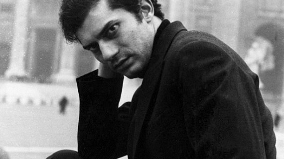 Luigi Tenco: una voce fuori dal coro. Oggi come 55 anni fa, nel romanzo Un uomo solo