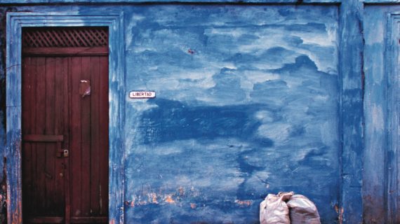 Imprenditoria ed arte. La mostra del fotografo Paolo Gotti, Finestre sul mondo