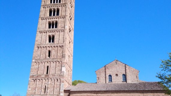L’Abbazia di Pomposa, ideale per trascorrere un week end primaverile, cattura i visitatori con il suo fascino