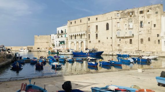 Diario di un sogno di quasi estate. Monopoli, tutti i colori della Puglia