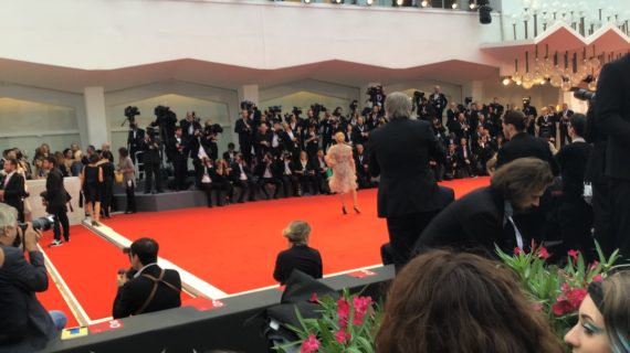 Top 5 dei look più glamour alla Mostra del Cinema di Venezia 2022