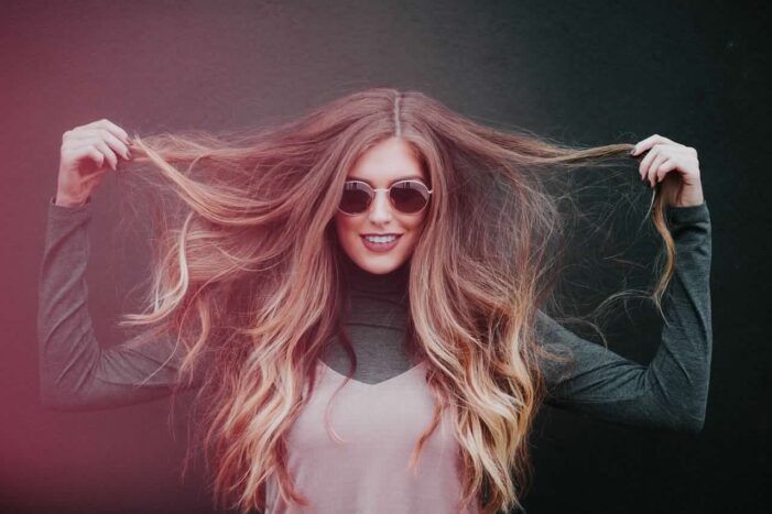 Come rendere i capelli più sani e luminosi: 7 consigli